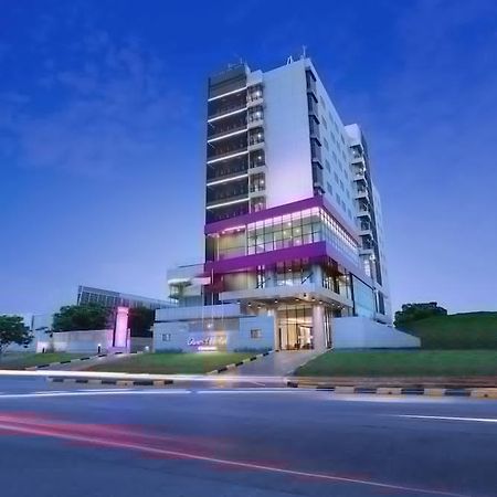 Quest Prime Cikarang By Aston Hotel Bekasi Exterior photo