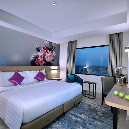 Quest Prime Cikarang By Aston Hotel Bekasi Exterior photo