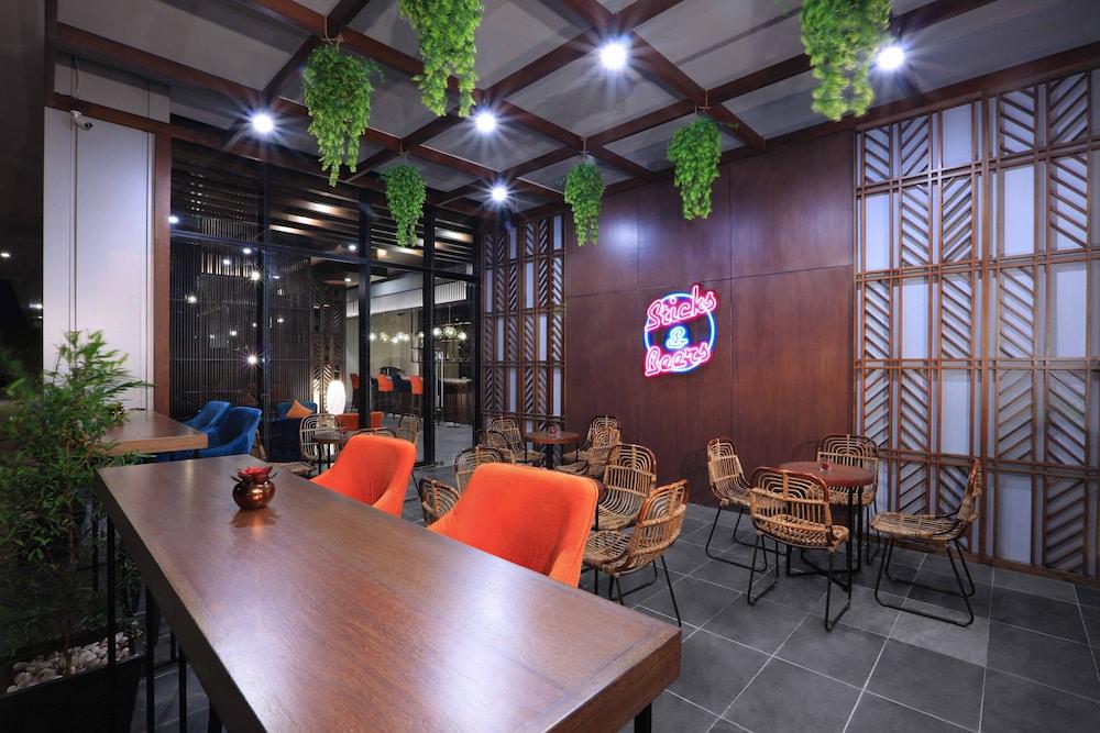 Quest Prime Cikarang By Aston Hotel Bekasi Exterior photo