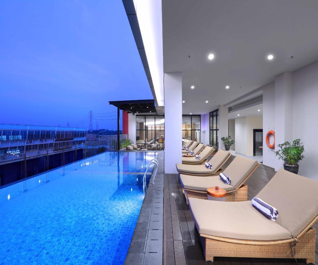 Quest Prime Cikarang By Aston Hotel Bekasi Exterior photo