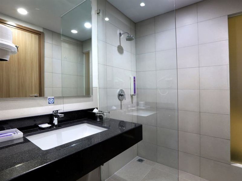 Quest Prime Cikarang By Aston Hotel Bekasi Exterior photo