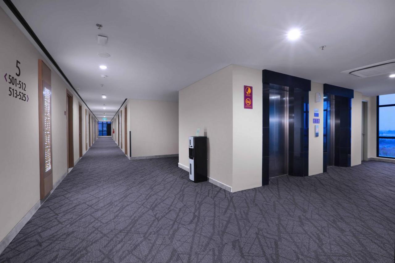 Quest Prime Cikarang By Aston Hotel Bekasi Exterior photo